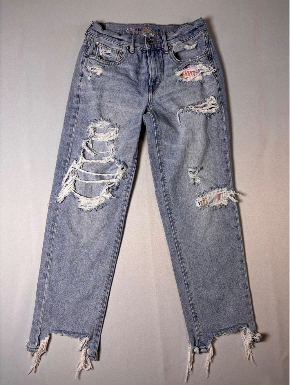 American Eagle Light Wash Distressed Ripped Jeans Size 4 Short